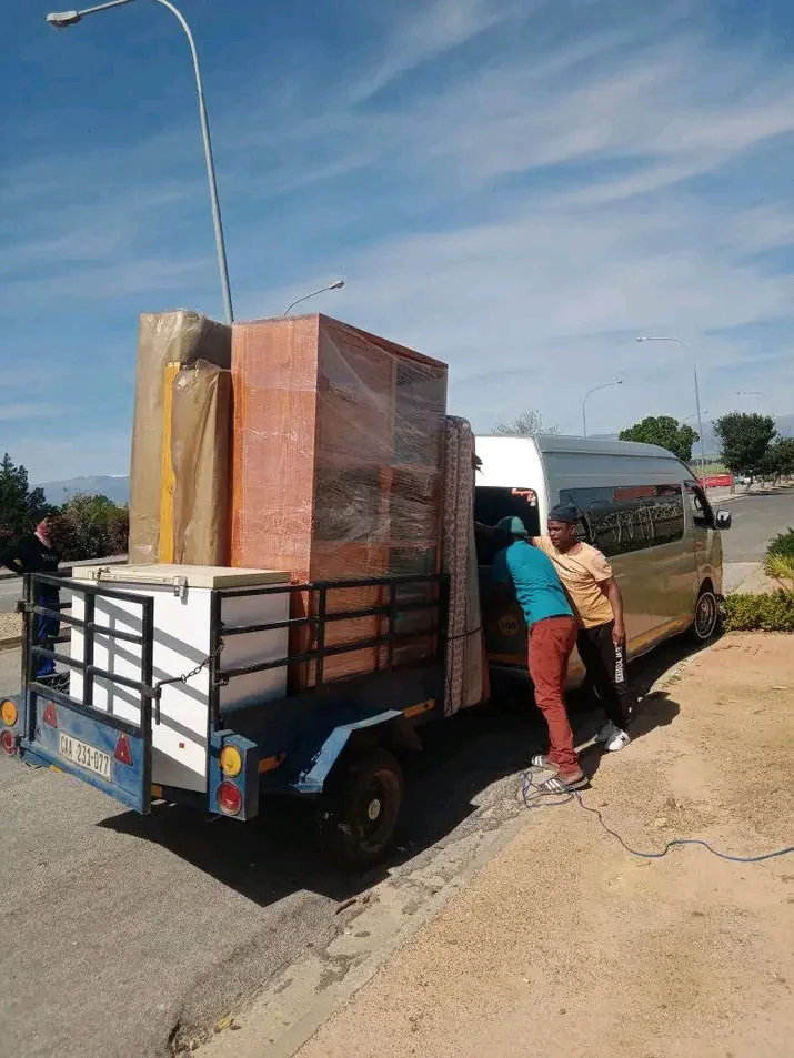 Long distance transport vehicle